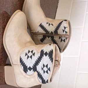 Francesca’s faux leather ankle boots sz 8.5